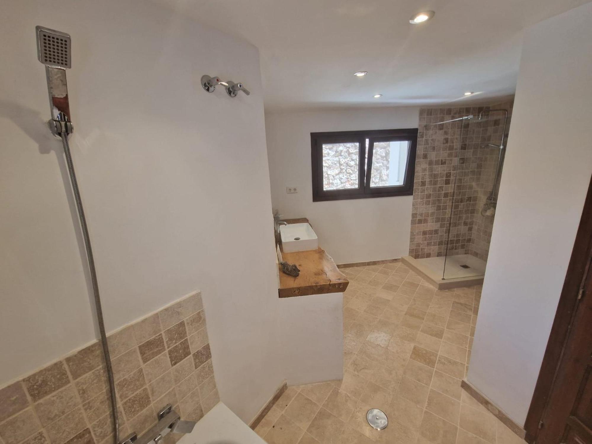 Doble Con Bano Grande Privado En Piso Compartido *