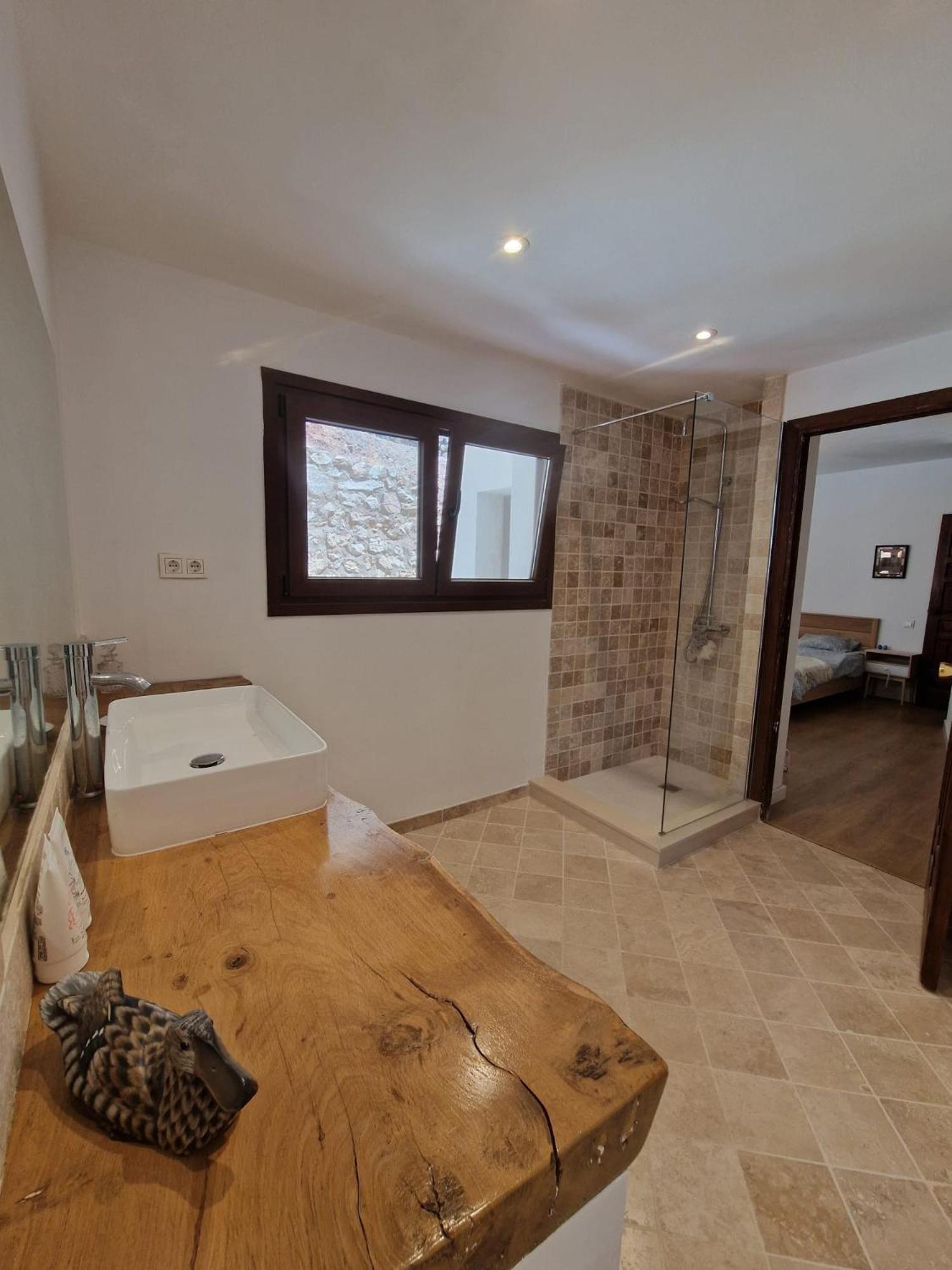 Doble Con Bano Grande Privado En Piso Compartido *
