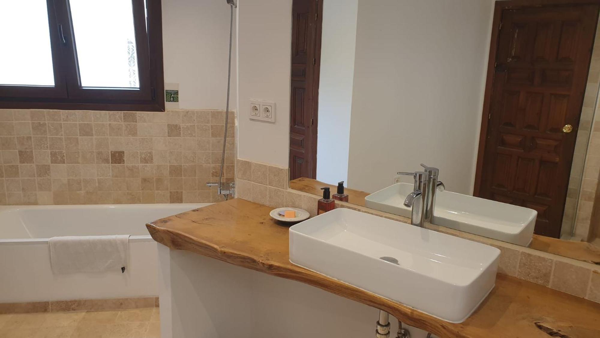 Doble Con Bano Grande Privado En Piso Compartido Málaga